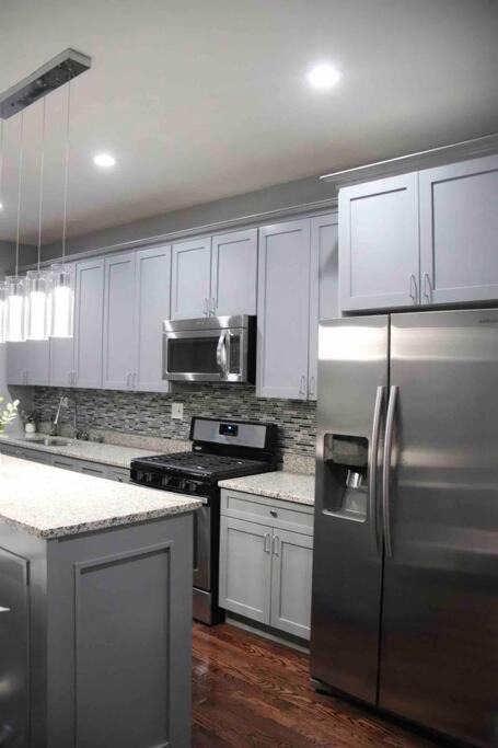 Upscale Apartment Westside Of שיקגו מראה חיצוני תמונה